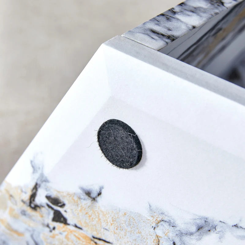 Tables basses hexagonales avec motifs minimalistes