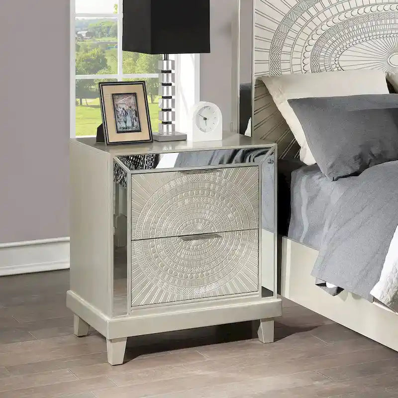 Lit à panneaux 3 pièces et tables de nuit Champagne Wood avec port USB par Furniture of America