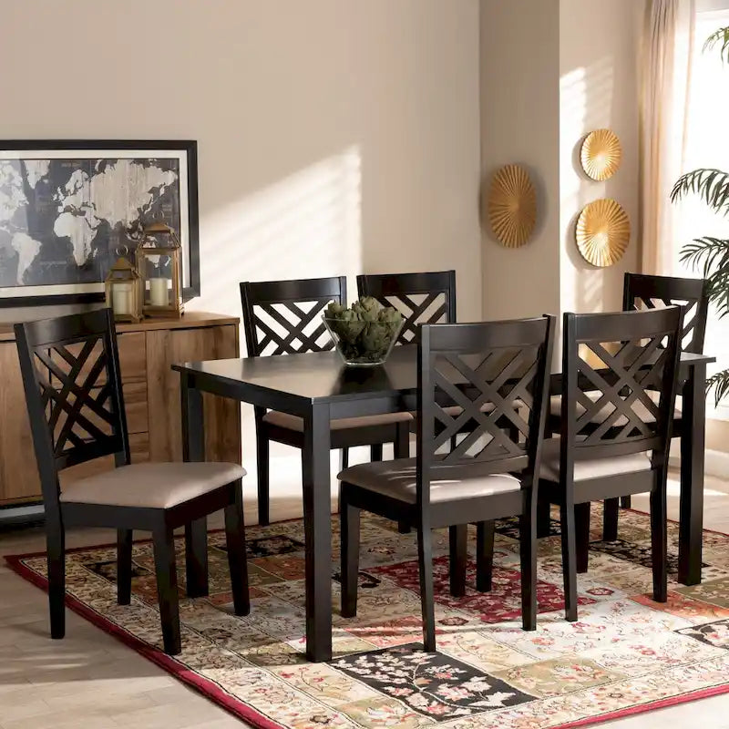 Ensemble de salle à manger moderne 7 pièces en bois rembourré avec chaises à découpes décoratives