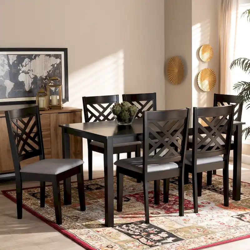 Ensemble de salle à manger moderne 7 pièces en bois rembourré avec chaises à découpes décoratives
