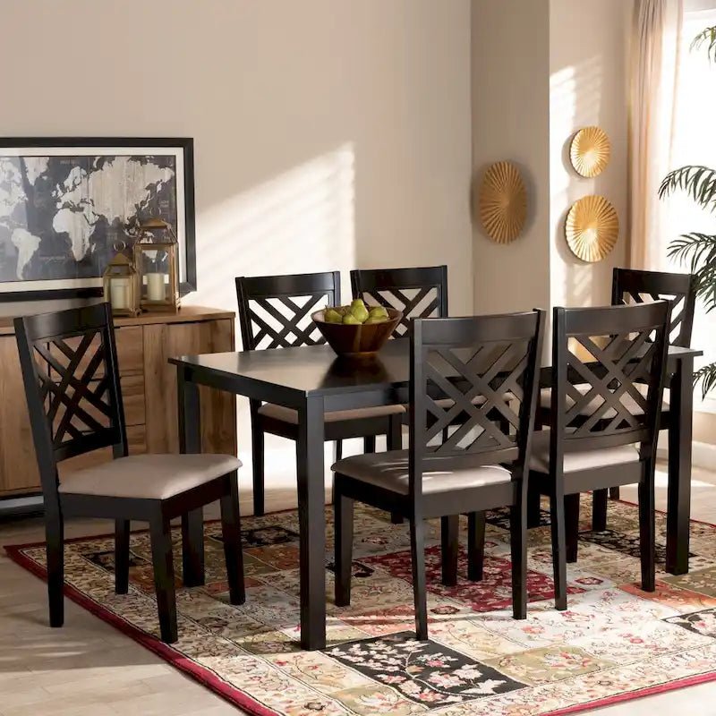 Ensemble de salle à manger moderne 7 pièces en bois rembourré avec chaises à découpes décoratives