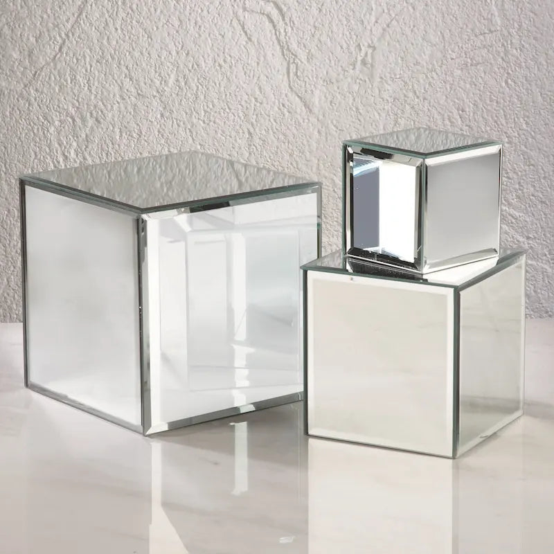 Présentoirs surélevés carrés en verre miroir – Clair et fumé, lot de 3 ou 4