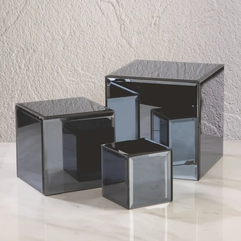 Présentoirs surélevés carrés en verre miroir – Clair et fumé, lot de 3 ou 4