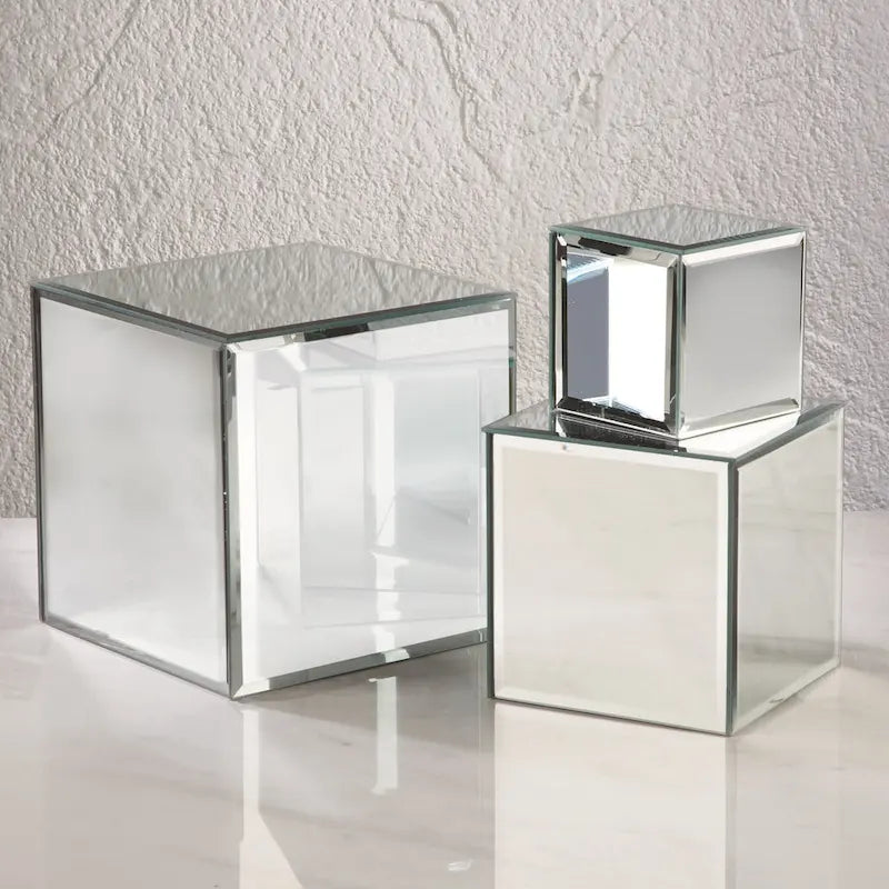 Présentoirs surélevés carrés en verre miroir – Clair et fumé, lot de 3 ou 4
