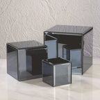 Présentoirs surélevés carrés en verre miroir – Clair et fumé, lot de 3 ou 4
