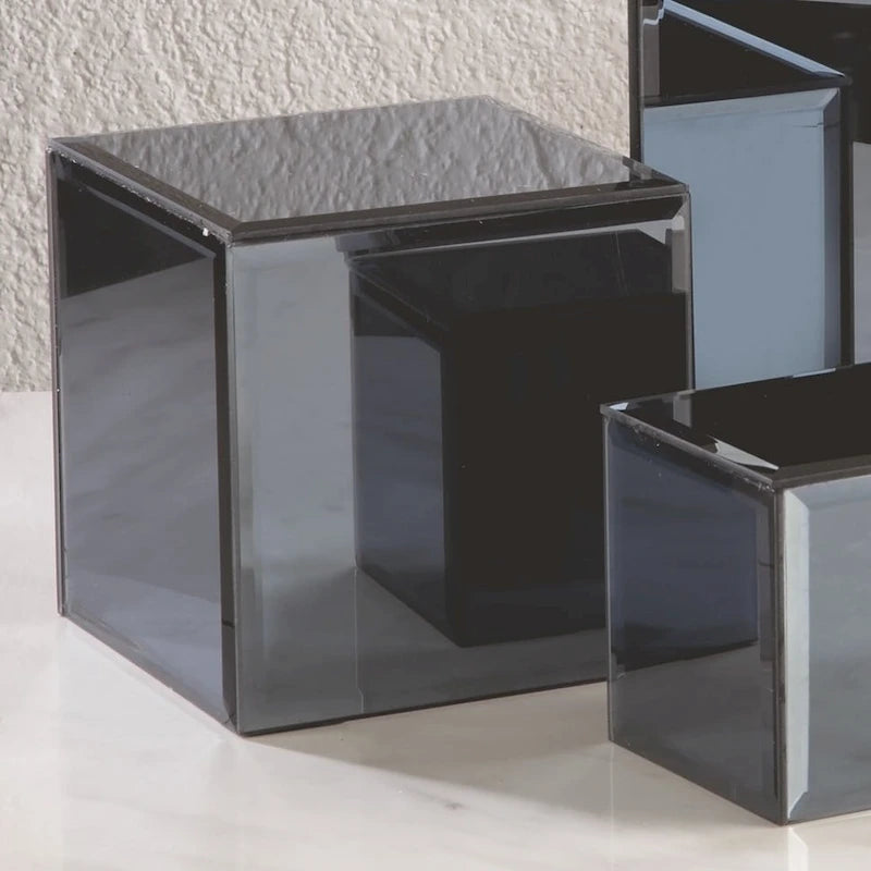 Présentoirs surélevés carrés en verre miroir – Clair et fumé, lot de 3 ou 4