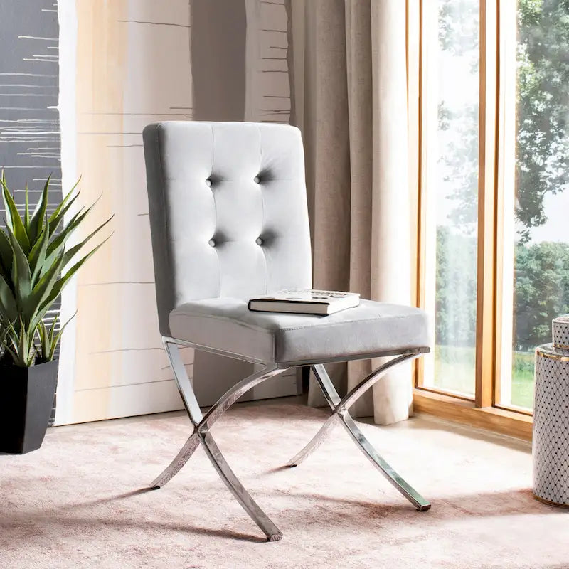Chaise d'appoint capitonnée Glam avec pieds en chrome poli – Revêtement aspect cuir (19"L x 23"P x 35"H)
