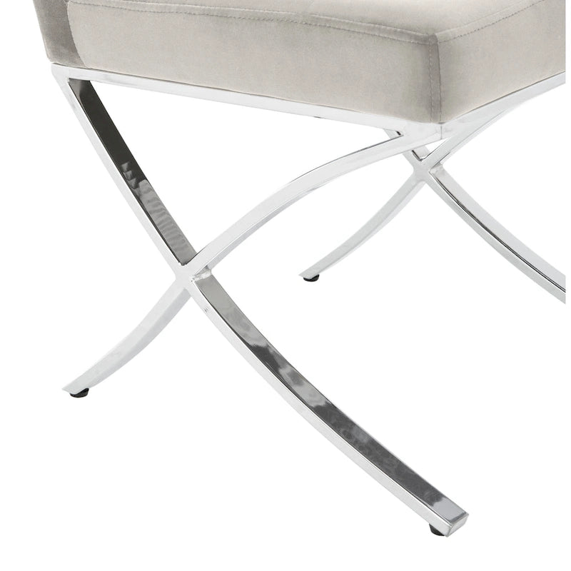 Chaise d'appoint capitonnée Glam avec pieds en chrome poli – Revêtement aspect cuir (19"L x 23"P x 35"H)