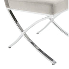 Chaise d'appoint capitonnée Glam avec pieds en chrome poli – Revêtement aspect cuir (19"L x 23"P x 35"H)