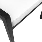 Chaise de salle à manger Ethora en cuir avec dossier ouvert incurvé et pieds en bois d'hévéa